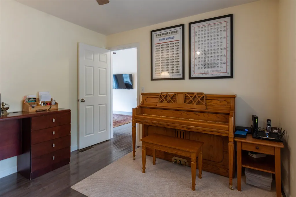 18 Hutchinson Hill Road Brookline NH 03033