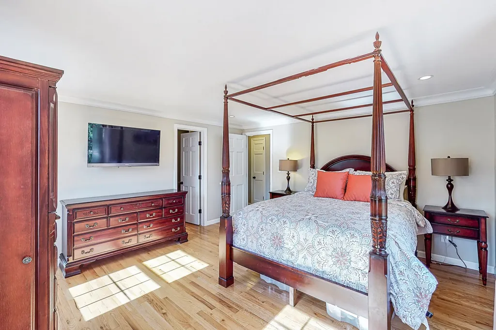 17 Hemlock Street Rochester NH 03867