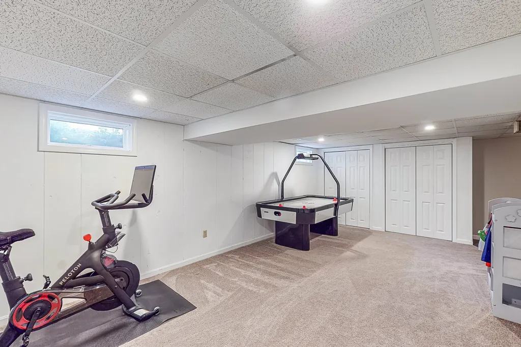 17 Hemlock Street Rochester NH 03867
