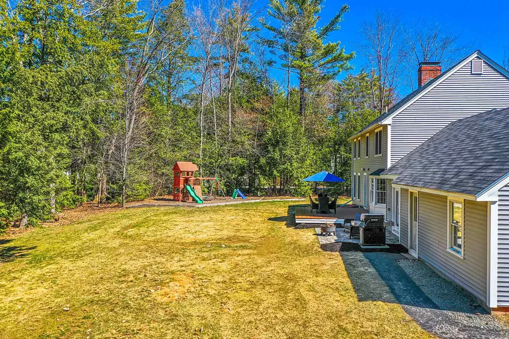 17 Hemlock Street Rochester NH 03867