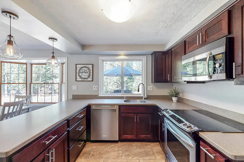 17 Hemlock Street Rochester NH 03867