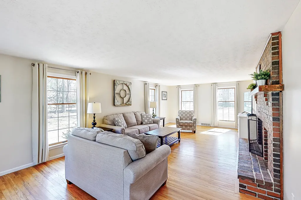 17 Hemlock Street Rochester NH 03867