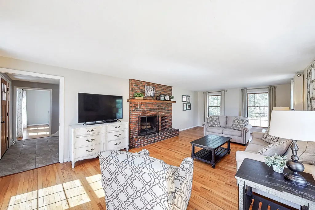 17 Hemlock Street Rochester NH 03867