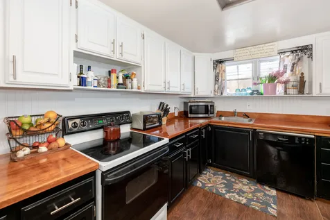 686 Endicott N Street Laconia NH 03246
