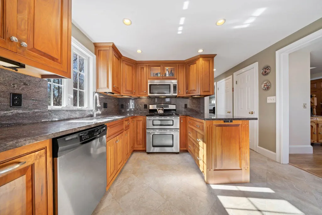 4 Highland Road Atkinson NH 03811