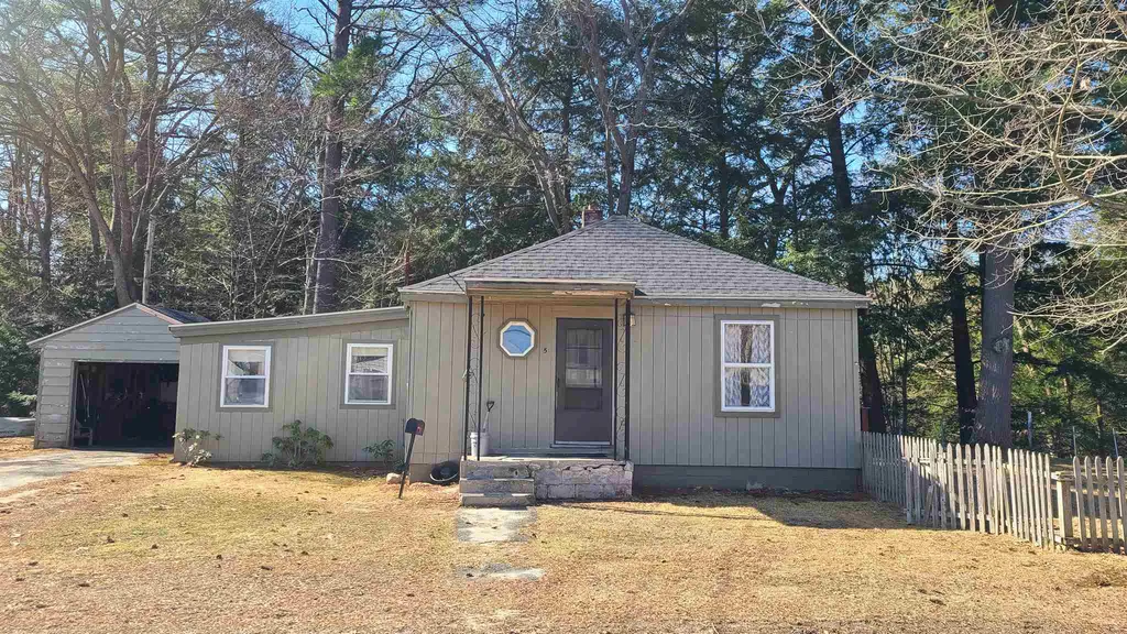 5 Canterbury Way Claremont NH 03743