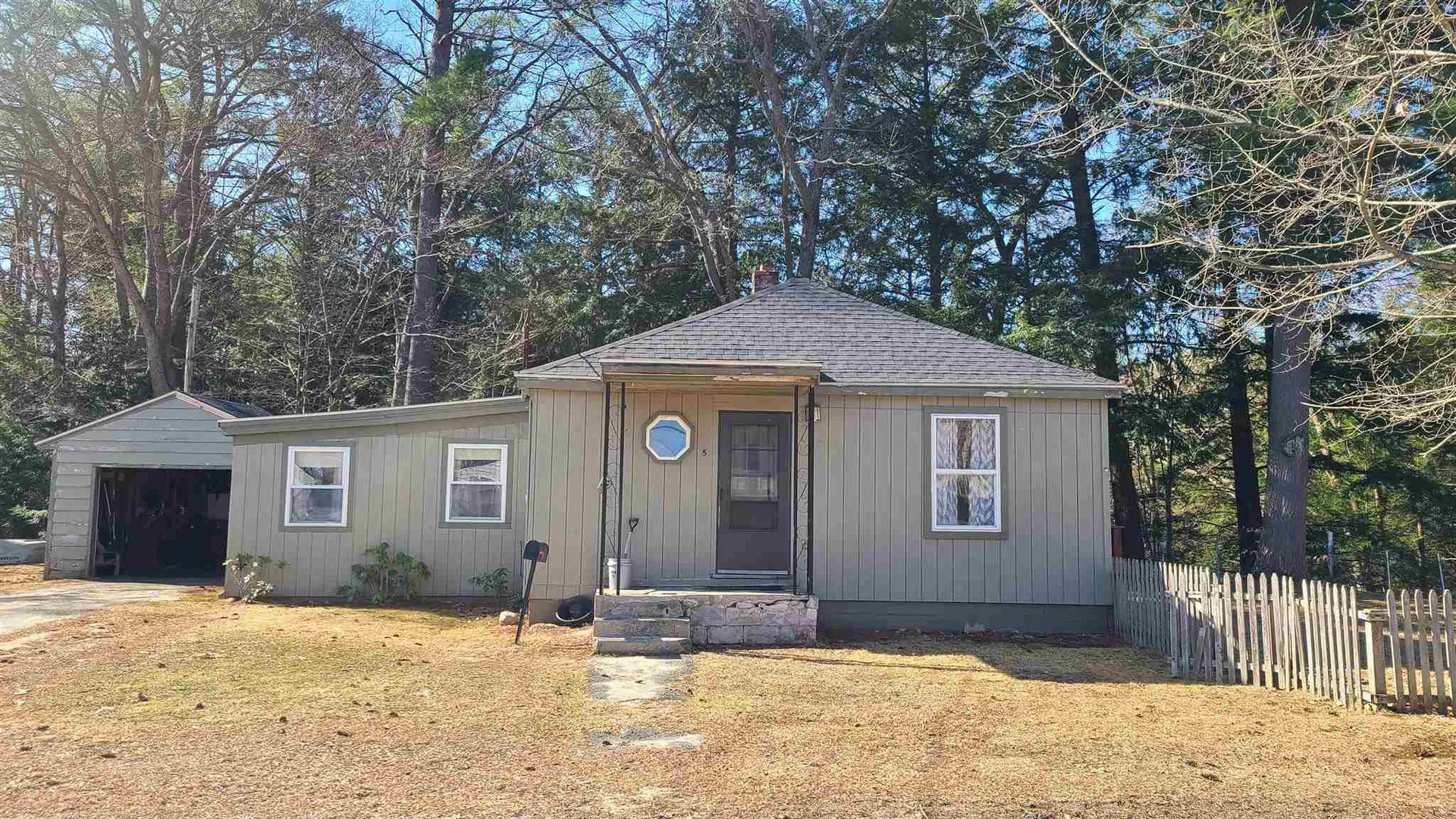 5 Canterbury Way Claremont NH 03743