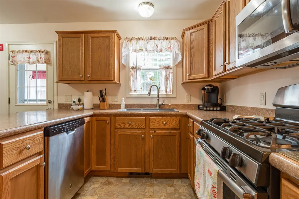 9 Skyview Drive Nashua NH 03062