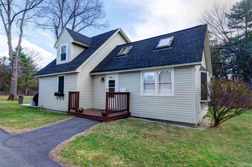3 Oakwood Street Hudson NH 03051