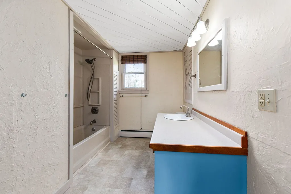 27 Michael Bennett Road Brentwood NH 03833