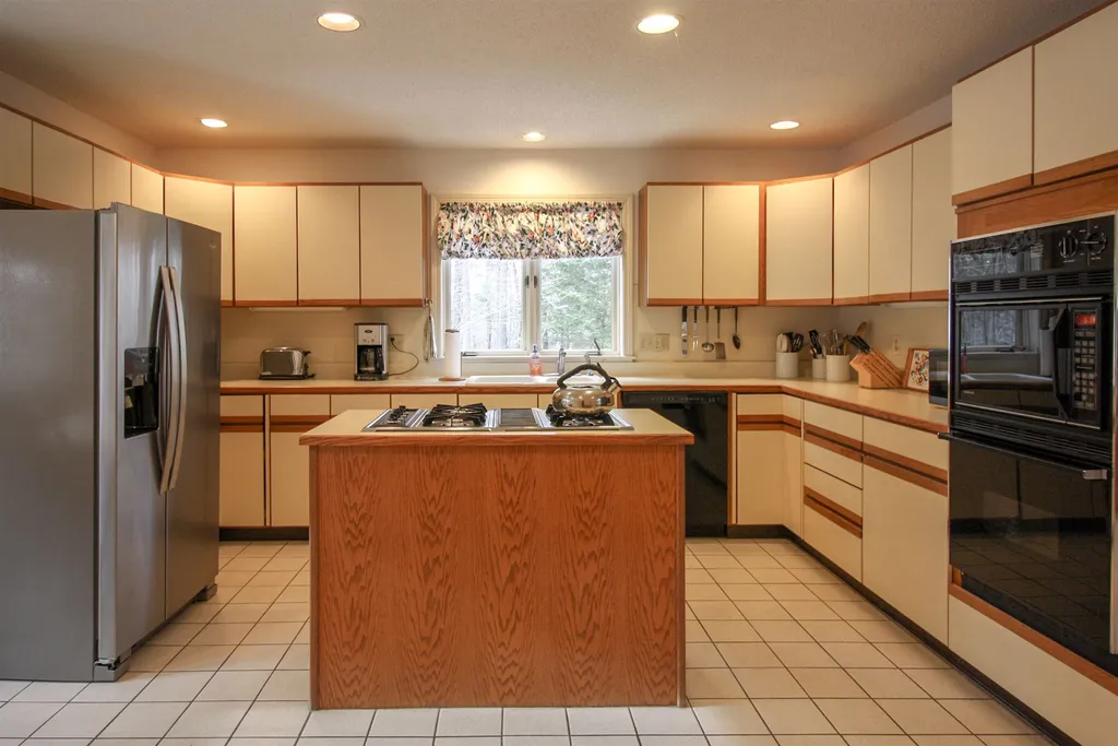 85 Fox Lane Hartford VT 05059