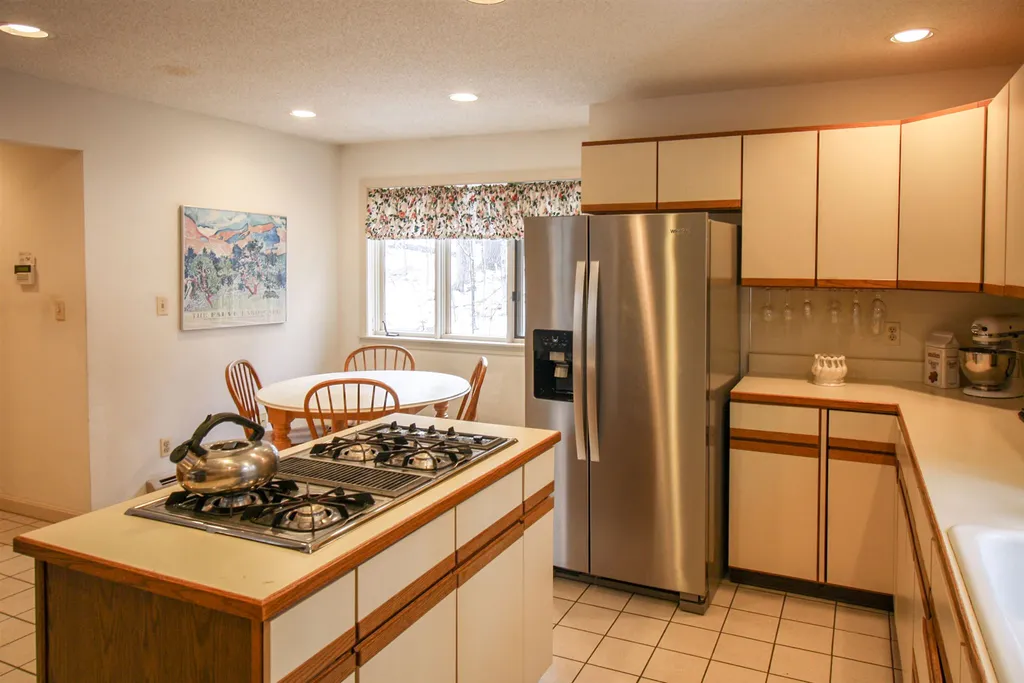 85 Fox Lane Hartford VT 05059