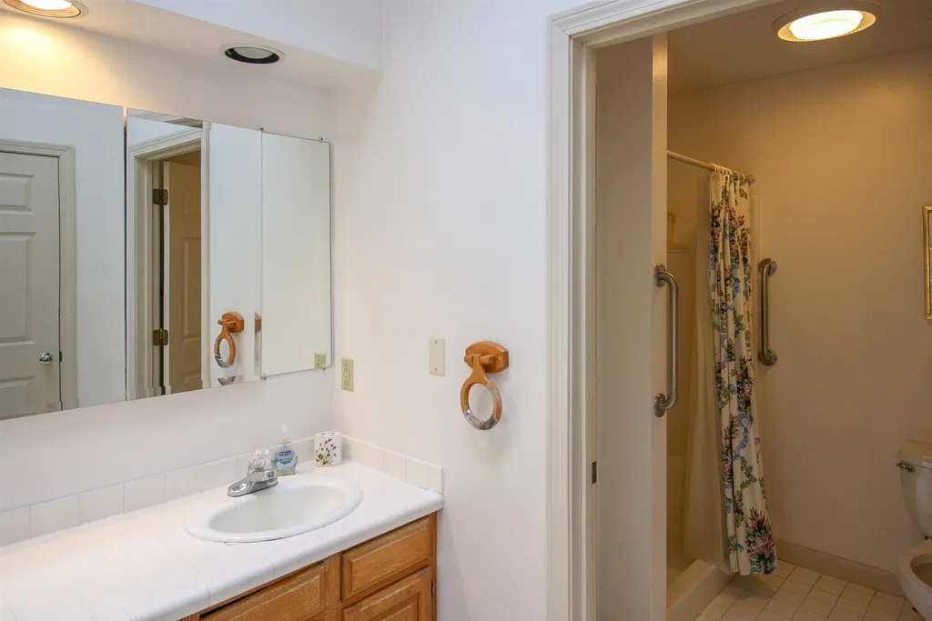 85 Fox Lane Hartford VT 05059