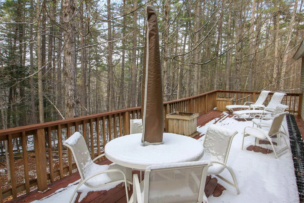 85 Fox Lane Hartford VT 05059
