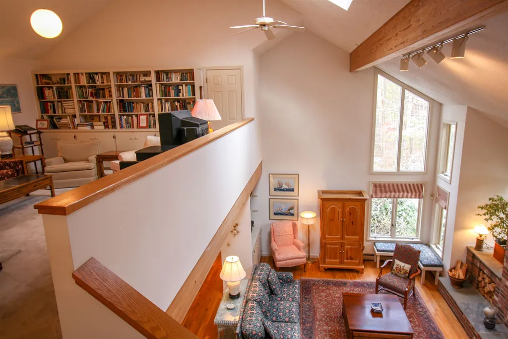 85 Fox Lane Hartford VT 05059