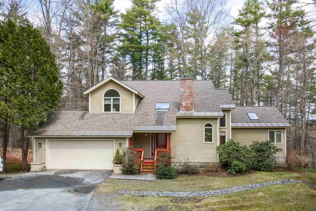 85 Fox Lane Hartford VT 05059
