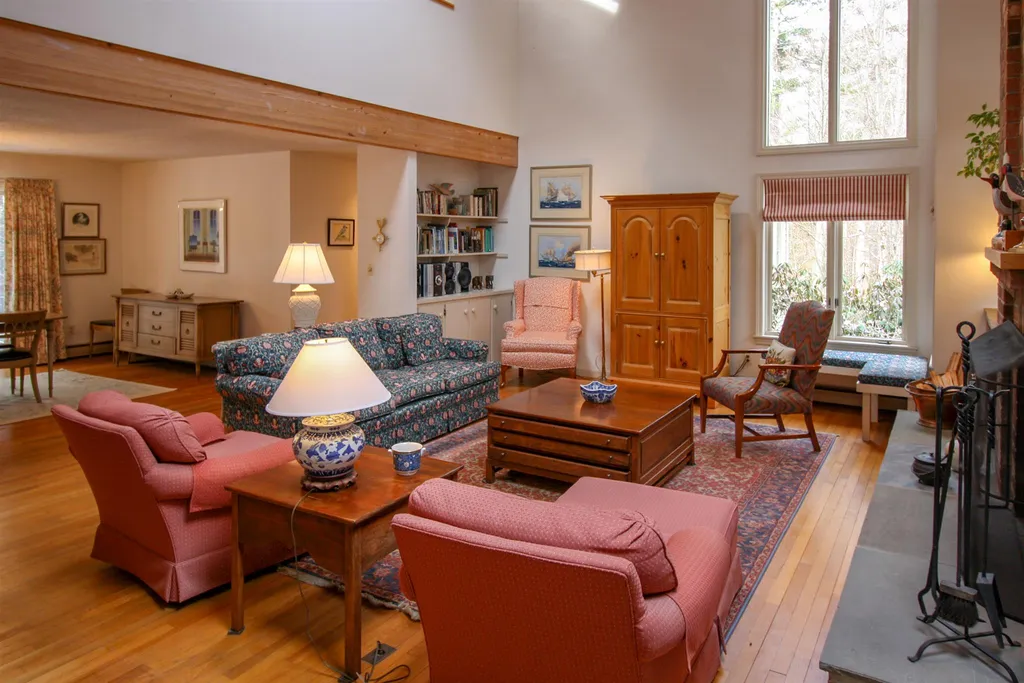 85 Fox Lane Hartford VT 05059