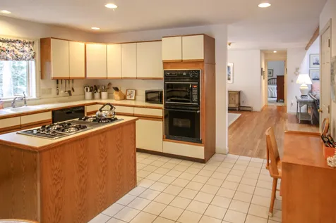 85 Fox Lane Hartford VT 05059