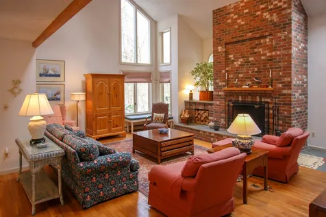 85 Fox Lane Hartford VT 05059