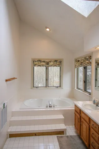 85 Fox Lane Hartford VT 05059