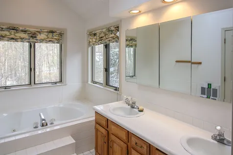 85 Fox Lane Hartford VT 05059