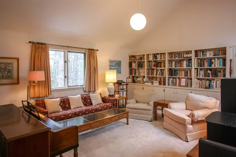 85 Fox Lane Hartford VT 05059