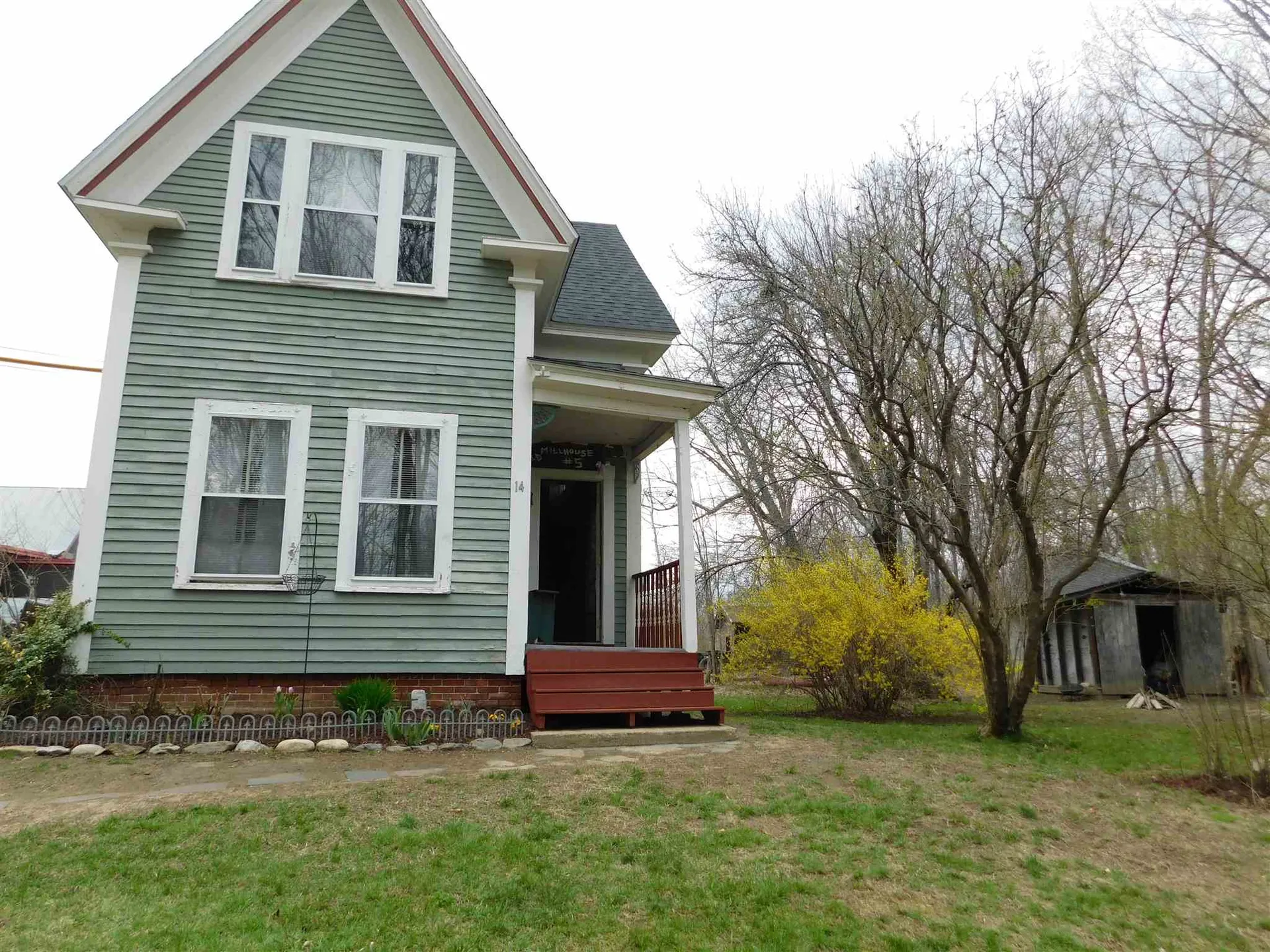 14 Foster Street Plymouth NH 03264