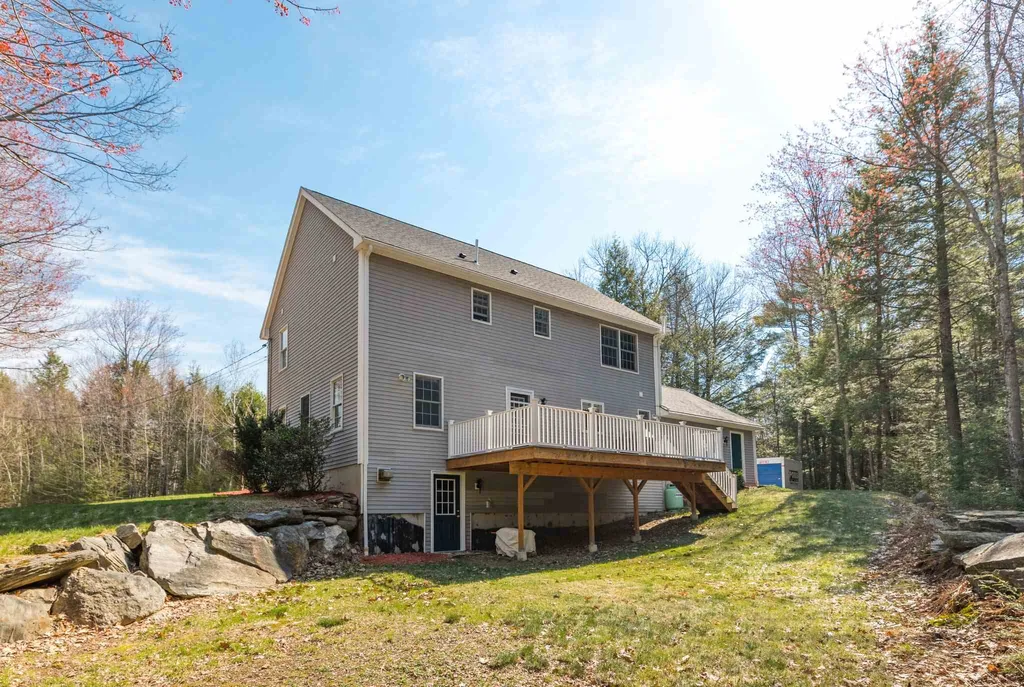 84 Highland Ridge Road Barrington NH 03825-5012