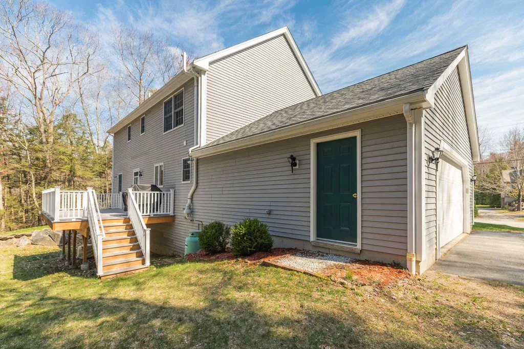 84 Highland Ridge Road Barrington NH 03825-5012