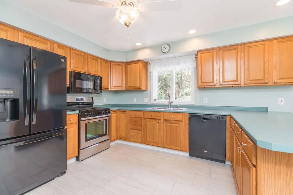 84 Highland Ridge Road Barrington NH 03825-5012