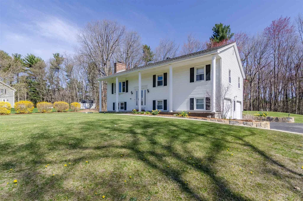 44 Twinbrook Avenue Salem NH 03079