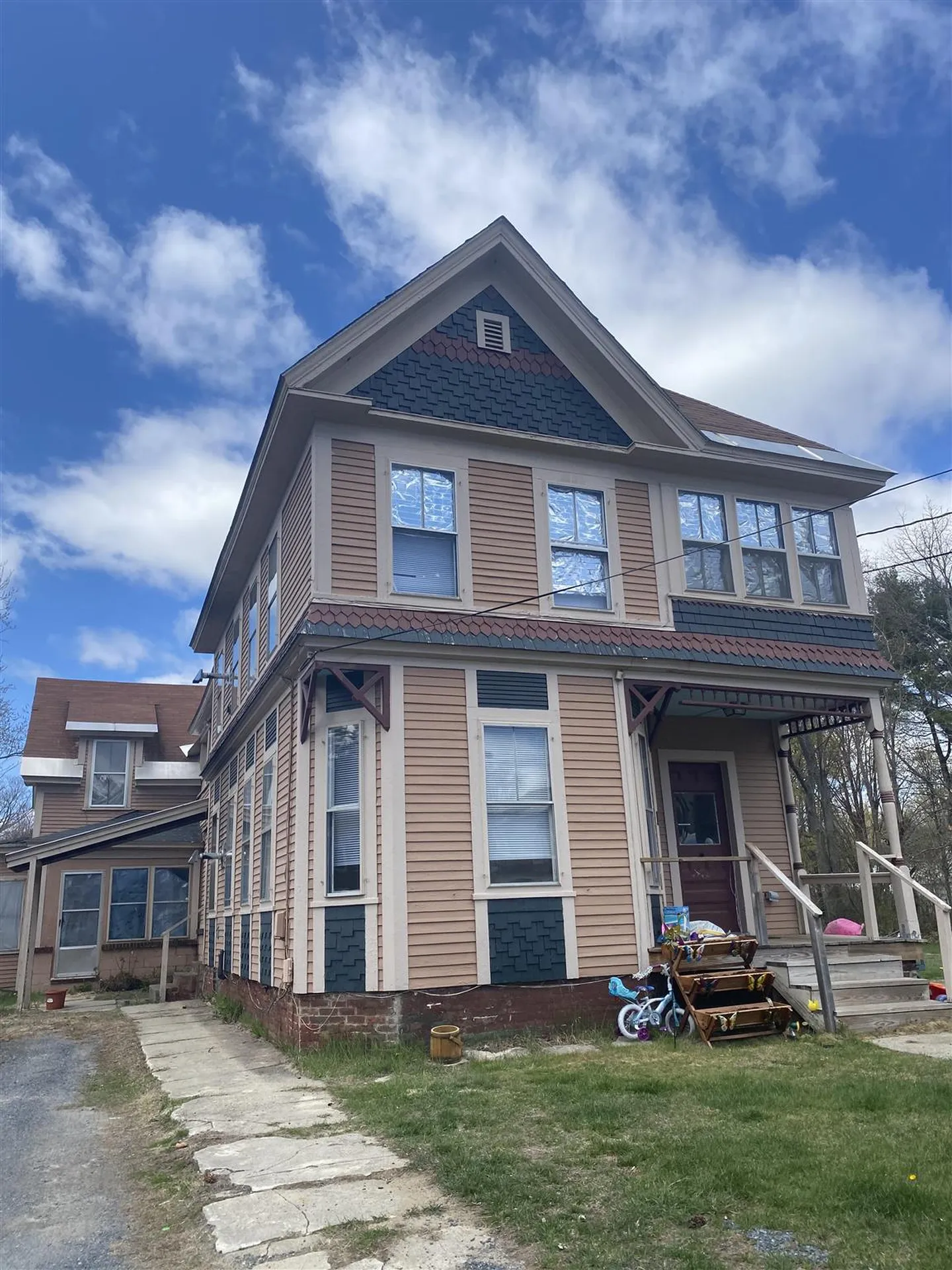 11 Grand Street Claremont NH 03743