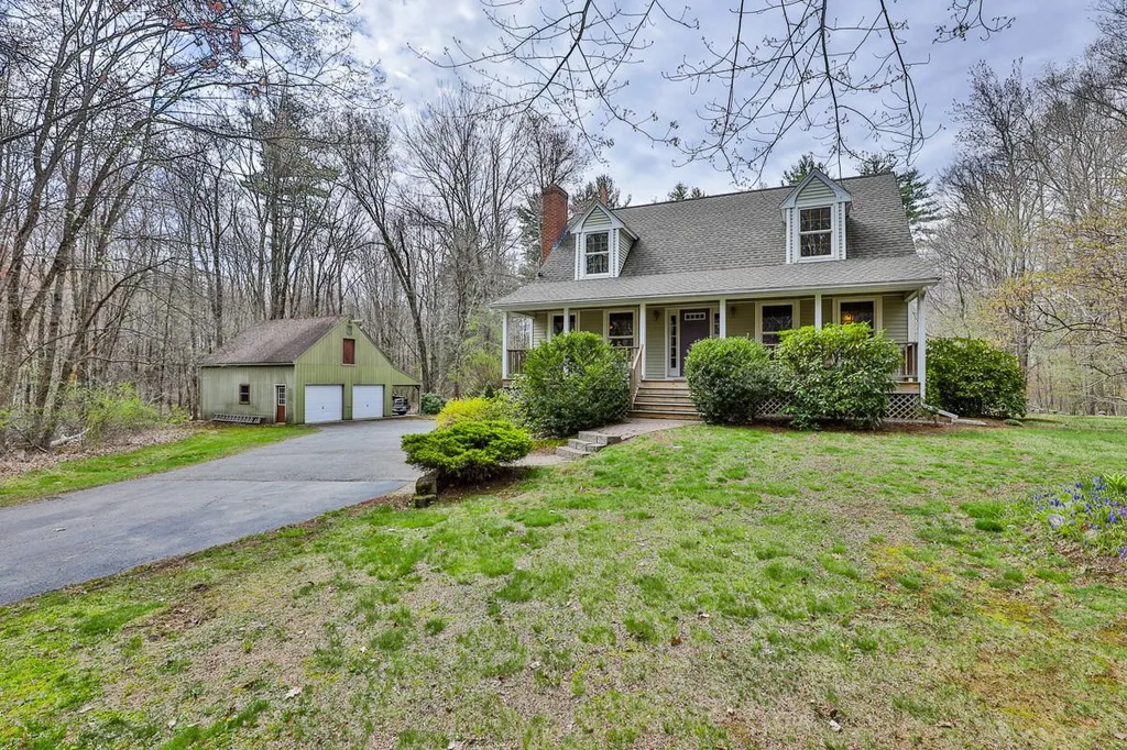 10 Hunt Road Kingston NH 03848