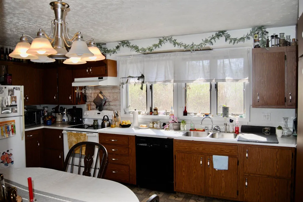 639 Calef Road Manchester NH 03103