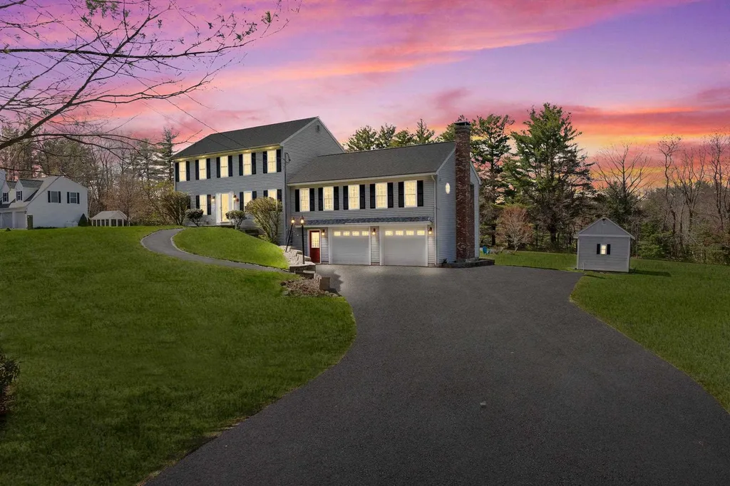 12 Goulds Hill Road Newton NH 03858