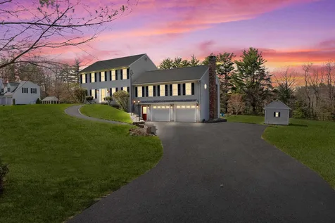 12 Goulds Hill Road Newton NH 03858
