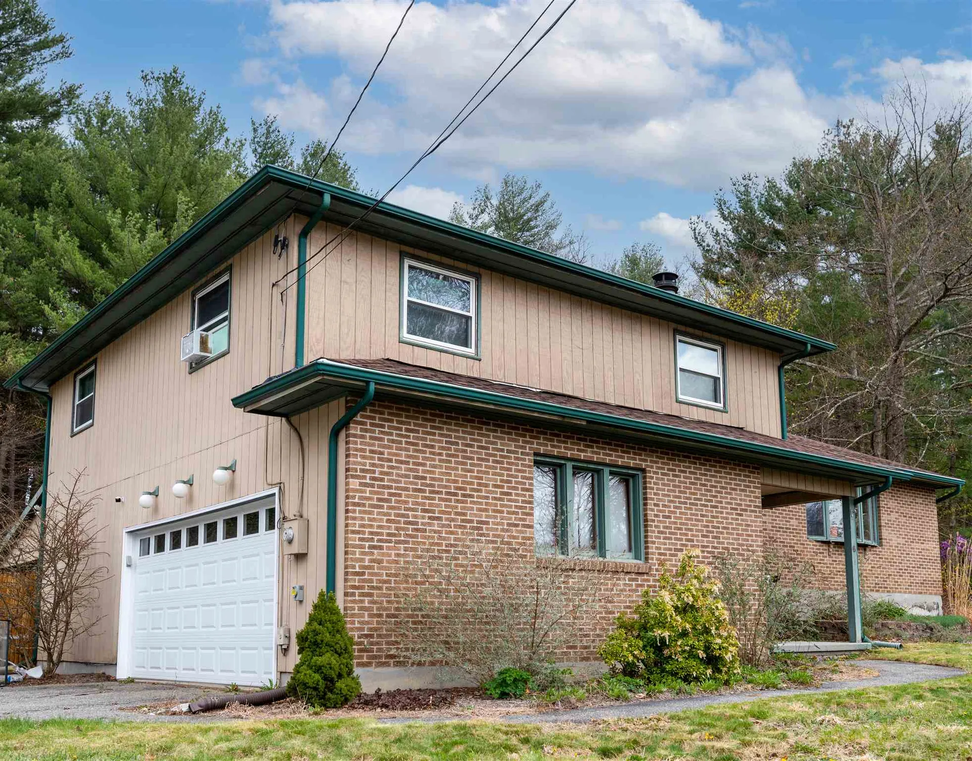6 Hickory Street Hudson NH 03051