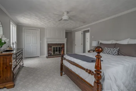 16 Woodland Drive Londonderry NH 03053