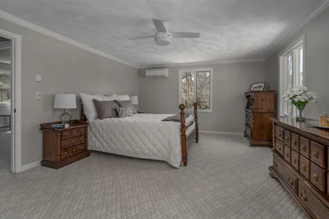 16 Woodland Drive Londonderry NH 03053