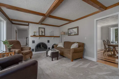 16 Woodland Drive Londonderry NH 03053