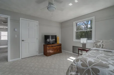 16 Woodland Drive Londonderry NH 03053