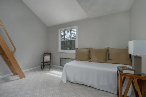 16 Woodland Drive Londonderry NH 03053