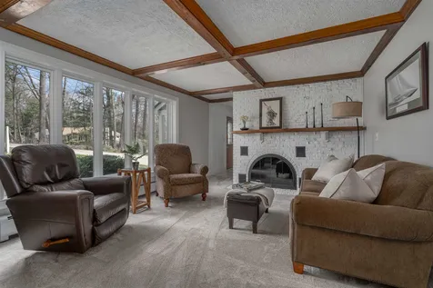 16 Woodland Drive Londonderry NH 03053