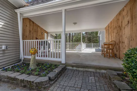 16 Woodland Drive Londonderry NH 03053