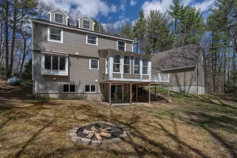 16 Woodland Drive Londonderry NH 03053