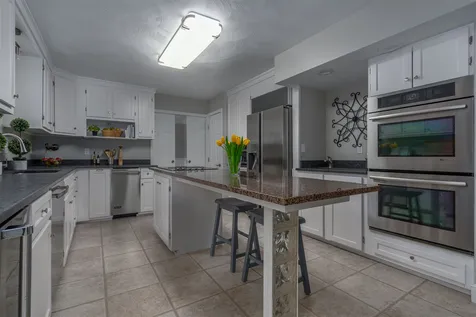16 Woodland Drive Londonderry NH 03053