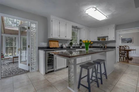 16 Woodland Drive Londonderry NH 03053