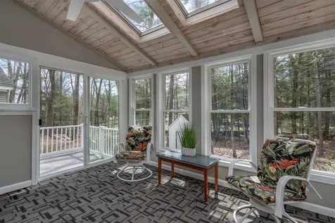 16 Woodland Drive Londonderry NH 03053