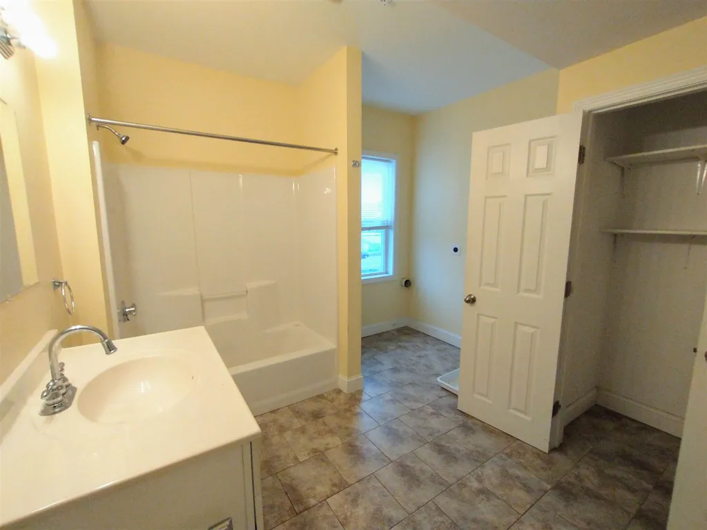 21 Clifford Avenue Manchester NH 03103