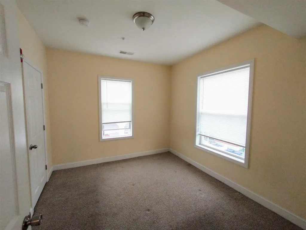 21 Clifford Avenue Manchester NH 03103